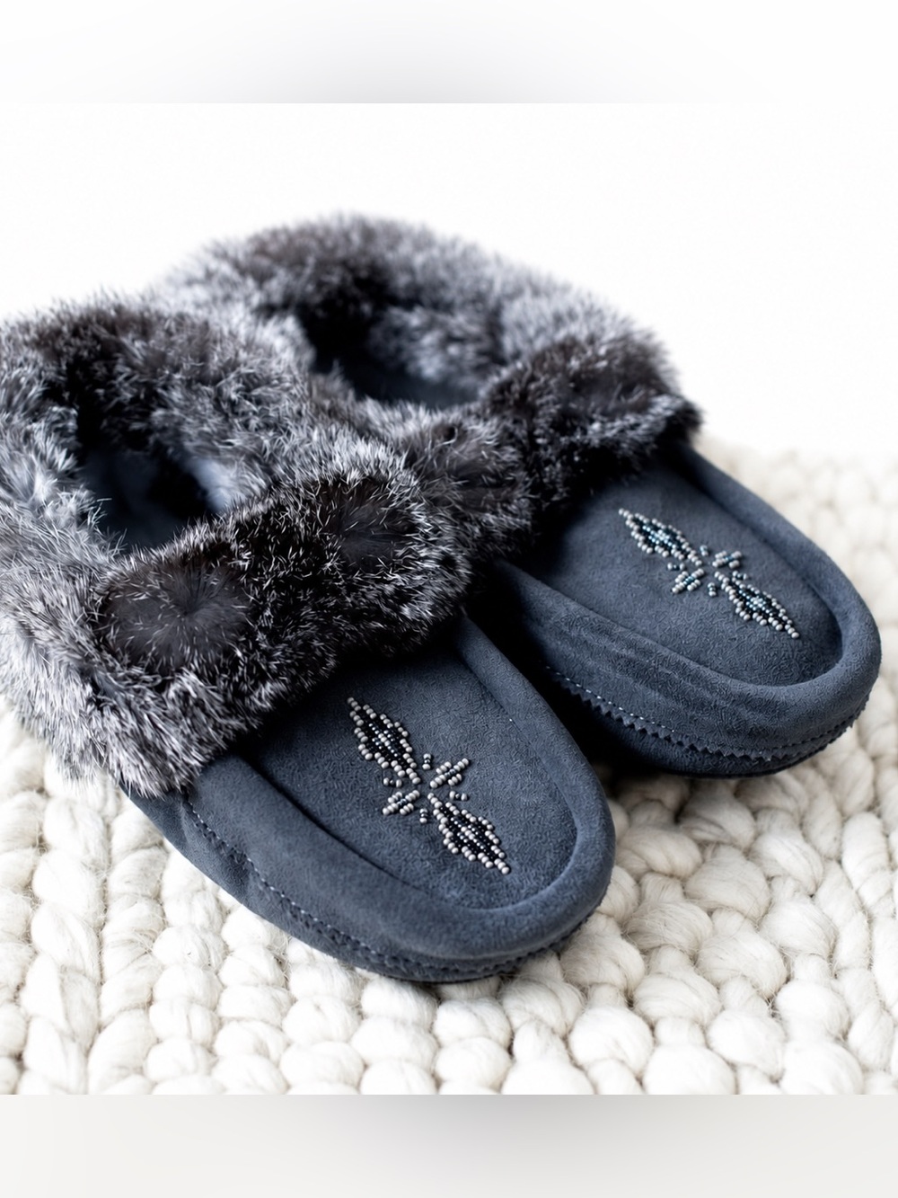 Manitobah Mukluks Traveller Suede Fur Moccasins Charcoal Crepe Sole Size 7